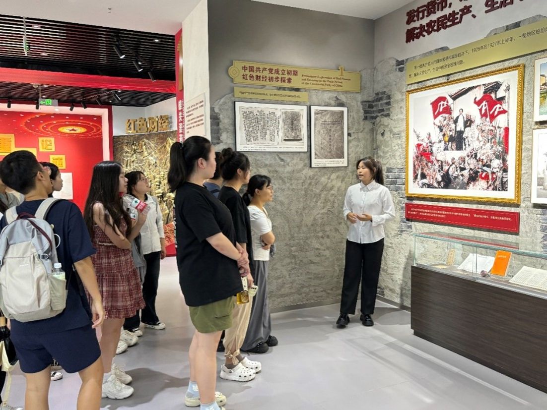 suncitygroup太阳新城组织师生代表赴红色财经文化馆参观学习