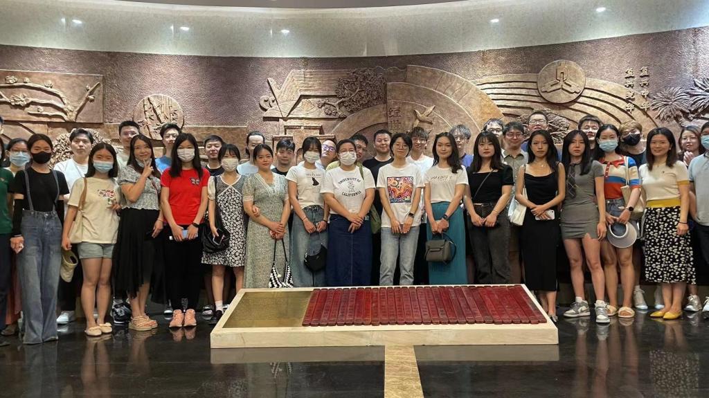 suncitygroup太阳新城教工第一党支部联合MBA党支部开展“知校史明校情  以实践促新知”主题研学活动