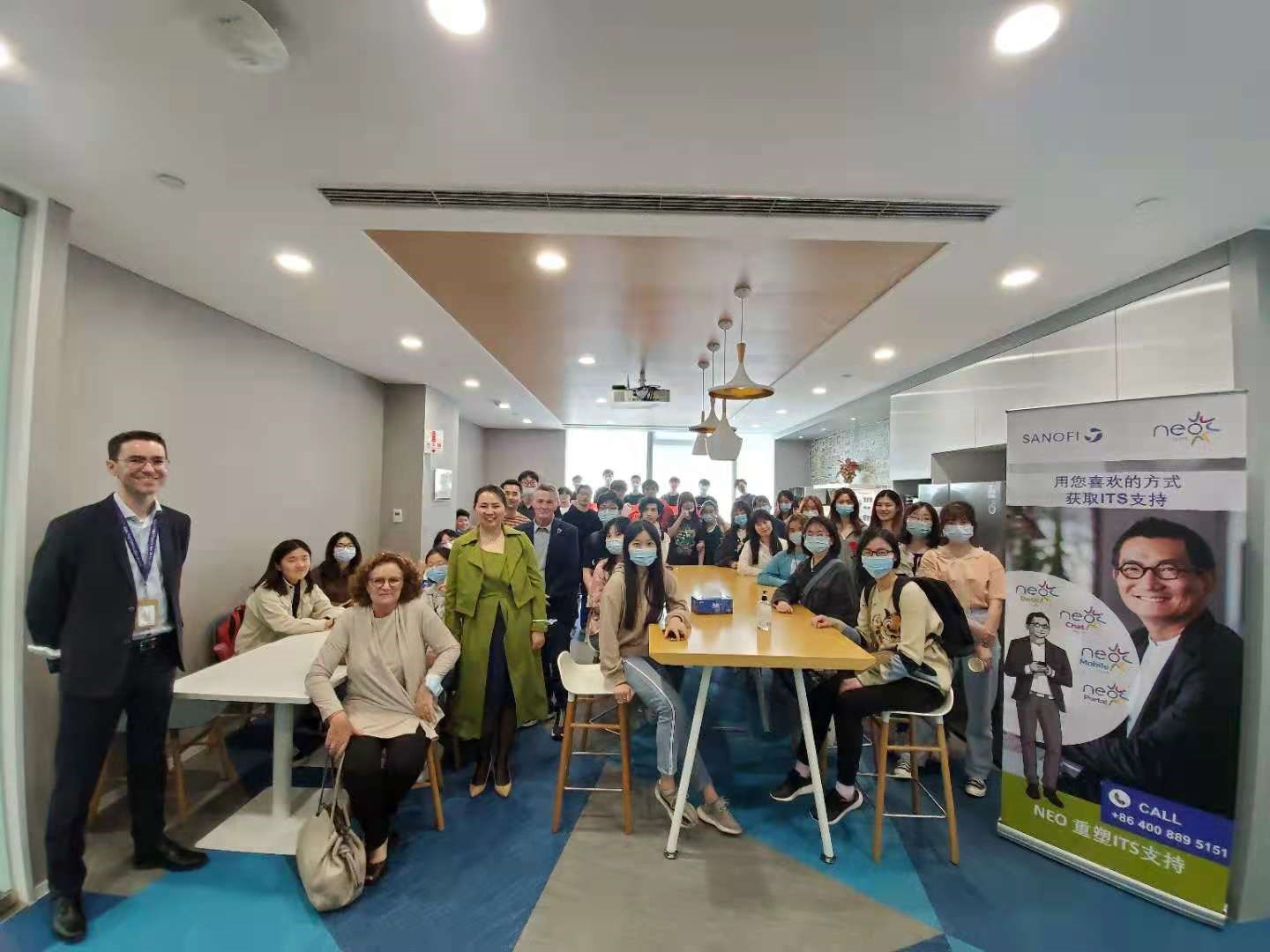 2019级西财-南特项目员工前往赛诺菲公司调研