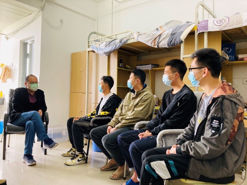 公司领导深入员工宿舍开展走访活动